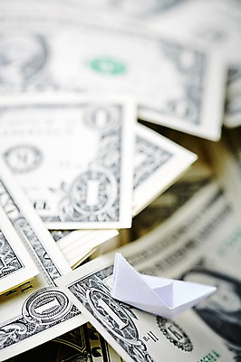 포토 JPG 스튜디오촬영 모양 종이 백그라운드 컨셉 지폐 돈 실내 근접촬영 사람없음 아웃포커스 금융 경제 달러 페이퍼아트 종이공예 종이접기 종이배 선박 국내포토 뷰포인트 수상교통 촬영기법 내부 재산 공예 접기 파일형식