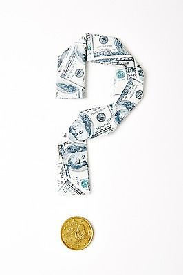 포토 JPG 스튜디오촬영 모양 기호 종이 백그라운드 컨셉 지폐 돈 실내 누끼 사람없음 금융 경제 달러 동전 물음표 페이퍼아트 종이공예 종이접기 국내포토 문자 내부 재산 공예 접기 파일형식