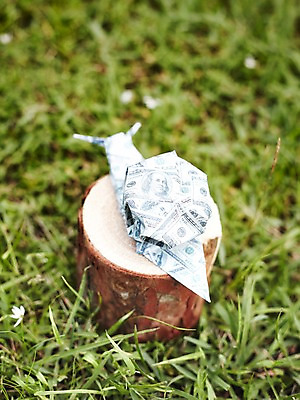 포토 JPG 스튜디오촬영 모양 나무 종이 백그라운드 컨셉 지폐 돈 실내 근접촬영 잔디 사람없음 아웃포커스 금융 경제 달러 풀 페이퍼아트 종이공예 달팽이 종이접기 국내포토 식물 뷰포인트 연체동물 촬영기법 내부 재산 공예 접기 파일형식