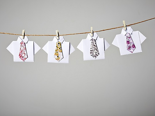 포토 JPG 스튜디오촬영 모양 종이 줄 백그라운드 컨셉 셔츠 지폐 돈 넥타이 실내 집게 사람없음 금융 경제 달러 유로 원화 페이퍼아트 빨래 종이공예 종이접기 위안화 국내포토 잡화 상의 가사 내부 재산 공예 접기 파일형식