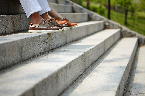 포토 JPG 주간 학생 여자 남자 여유 대학생 신발 신체 발 사람 야외 두명 아웃포커스 신체부위 캐주얼 청춘 계단 캠퍼스라이프 다리 대학교 국내포토 자연요소 라이프스타일 옷 감정 컨셉 학교 촬영기법 파일형식