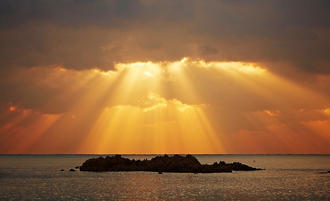 포토 JPG 주간 구름 계절 아시아 파도 바다 섬 자연 하늘 한국 풍경 해변 사람없음 야외 관광지 햇빛 노을 가을풍경 일몰 가을 돌_바위 바위 경주 무덤 경상북도 경상도 문무대왕릉 문무왕릉 수중릉 빛무리 국내포토 자연요소 나라 여행 빛 태양 생태계 왕릉 파일형식 가을_계절