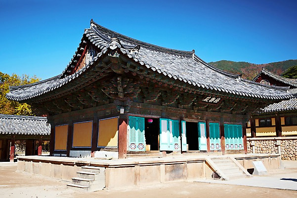 포토 JPG 주간 나무 식물 한국문화 한국전통 전통 건축물 계절 아시아 전통문화 문화 단풍 고건축 유적 한국건축 유적지 자연 단풍나무 한국 풍경 사람없음 야외 관광지 가을풍경 동양건축 문화재 가을 경주 사찰 경상북도 경상도 불국사 국내포토 자연요소 동양문화 건축 나라 여행 잎 종교건축 생태계 랜드마크 파일형식 동양 가을_계절