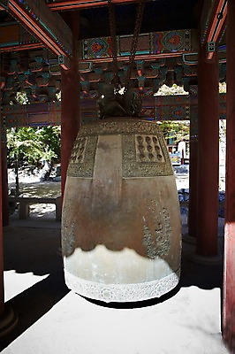 포토 JPG 주간 나무 식물 한국문화 한국전통 전통 건축물 계절 아시아 전통문화 문화 고건축 유적 한국건축 유적지 자연 한국 풍경 사람없음 야외 관광지 가을풍경 동양건축 문화재 종 가을 경주 사찰 경상북도 경상도 불국사 종각 국내포토 자연요소 동양문화 건축 나라 여행 종교건축 생태계 랜드마크 파일형식 동양 가을_계절