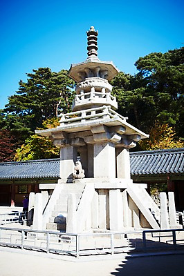 포토 JPG 주간 나무 식물 한국문화 한국전통 전통 건축물 계절 아시아 전통문화 문화 단풍 고건축 유적 한국건축 유적지 자연 단풍나무 한국 풍경 사람없음 야외 관광지 탑 가을풍경 동양건축 문화재 가을 경주 사찰 경상북도 경상도 불국사 다보탑 국내포토 자연요소 동양문화 건축 나라 여행 잎 종교건축 석탑 생태계 랜드마크 파일형식 동양 가을_계절