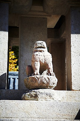 포토 JPG 주간 나무 식물 한국문화 한국전통 전통 건축물 계절 아시아 전통문화 문화 조각 단풍 고건축 유적 한국건축 유적지 자연 단풍나무 한국 풍경 사람없음 야외 관광지 조각상 가을풍경 동양건축 문화재 가을 경주 사찰 경상북도 경상도 불국사 조각_조소 국내포토 자연요소 동양문화 건축 나라 여행 잎 종교건축 조형물 생태계 랜드마크 조소 파일형식 동양 가을_계절