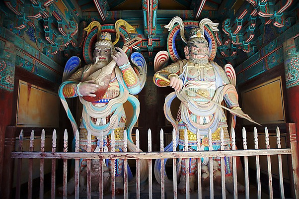 포토 JPG 주간 한국문화 한국전통 전통 건축물 계절 아시아 전통문화 문화 조각 고건축 유적 한국건축 유적지 자연 한국 풍경 사람없음 야외 관광지 울타리 조각상 가을풍경 동양건축 문화재 가을 경주 사찰 경상북도 경상도 사천왕 조각_조소 국내포토 자연요소 동양문화 건축 나라 여행 종교건축 담장 조형물 생태계 조소 파일형식 동양 가을_계절