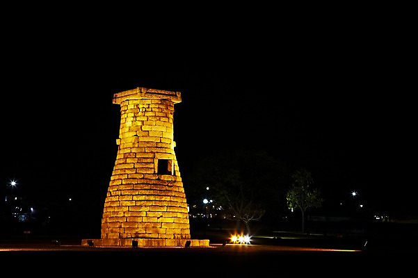 포토 JPG 한국문화 한국전통 전통 건축물 계절 아시아 전통문화 문화 고건축 야경 유적 한국건축 유적지 자연 조명 한국 사람없음 야외 관광지 빛 가을풍경 동양건축 문화재 가을 경주 사찰 경상북도 경상도 첨성대 천문대 국내포토 동양문화 건축 나라 여행 종교건축 풍경 경주_경상북도 야간 국보 생태계 파일형식 동양 가을_계절 풍경_경치