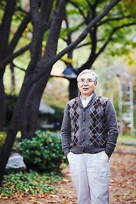 포토 JPG 주간 나무 식물 라이프스타일 응시 계절 할아버지 노년 남자 낙엽 휴식 주택 한명 서기 사람 야외 앞모습 아웃포커스 산책 산책로 한국인 가을 60대 상쾌 전원생활 노인만 노인남자만 노인남자한명만 국내포토 자연요소 1 시선 감정 길 뷰포인트 컨셉 잎 모션 촬영기법 동양인 성인 건물 생활 남자만 남자한명만 성인만 파일형식