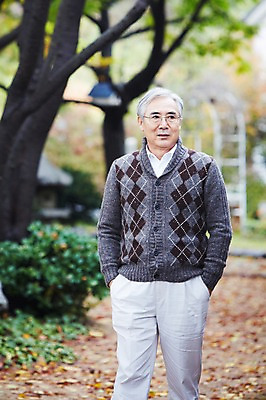 포토 JPG 주간 나무 식물 라이프스타일 응시 계절 할아버지 노년 남자 낙엽 휴식 주택 한명 서기 사람 야외 앞모습 아웃포커스 산책 산책로 한국인 가을 60대 상쾌 전원생활 노인만 노인남자만 노인남자한명만 국내포토 자연요소 1 시선 감정 길 뷰포인트 컨셉 잎 모션 촬영기법 동양인 성인 건물 생활 남자만 남자한명만 성인만 파일형식