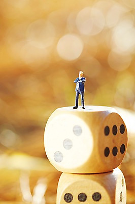 포토 JPG 주간 식물 계절 아시아 인형 단풍 낙엽 잎 자연 나뭇잎 한국 서기 풍경 근접촬영 사람없음 야외 아웃포커스 가을풍경 미니어처 피규어 가을 경주 경상북도 경상도 오브젝트 주사위 국내포토 자연요소 나라 뷰포인트 모션 촬영기법 모형 생태계 파일형식 가을_계절