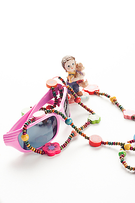 포토 JPG 해외이미지 모델 옷 여자 어린이 분홍색 목걸이 장신구 유리 사람없음 여름 컬러풀 유행 해외202004 해외포토 계절 컬러 재질 사람 파일형식 이미지허브