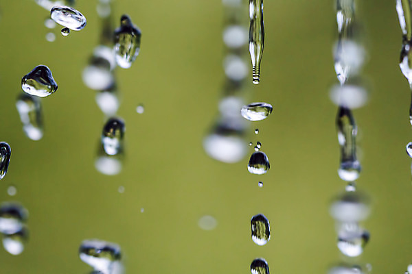 포토 JPG 해외이미지 선 밧줄 백그라운드 모션 자연 하늘 추상 건조 매달리기 사람없음 가로 세로 초록색 물 빛 반사 침묵 회색 젖음 물방울 신선 투명 액체 붓기 떨어짐 씻기 빨랫줄 소프트포커스 빗방울 싱글 함선 분무기 흐림 샤워실 위생관리 스플래쉬 전경 해외202004 해외포토 자연요소 줄 컬러 컨셉 무늬 배_교통 날씨 촬영기법 관리 풍경 소리 청결 비_날씨 생태계 샤워시설 파일형식 탑뷰 이미지허브