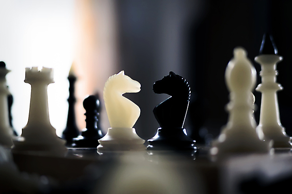 포토 JPG 해외이미지 모양 교육 스포츠 조각 백그라운드 컨셉 비즈니스 모션 놀이 탁자 성공 추상 왕관 아이디어 사람없음 목재 세트 숫자 검은색 힘 경쟁 게임 흰색 마음 체스 선택 계획 왕 리더 체크무늬 싸움 전쟁 체스판 육군 여왕 상대 적 지능 평등 필승 해외202004 해외포토 나무 문자 컬러 가구 무늬 재료 군대 우승 파일형식 이미지허브