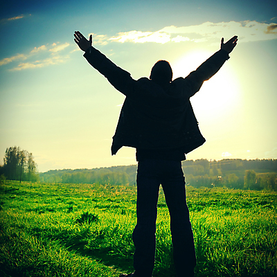 포토 JPG 해외이미지 전신 남자 실루엣 팔벌리기 한명 서기 풍경 성인 뒷모습 빛 일출 기쁨 만세 복고 비네팅 니은 성인남자한명만 수평선 해외202004 해외포토 1 감정 뷰포인트 모션 촬영기법 사람 노을 자음 남자한명만 성인남자만 파일형식 이미지허브