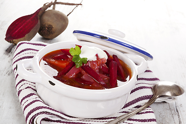 포토 JPG 해외이미지 스튜디오촬영 전통 접시 유럽 음식 채소 탁자 파슬리 건강 요리 사람없음 목재 가로 빨간색 보라색 식사 저녁식사 시골 뜨거움 사발 맛 수프 크림 유기농 내추럴 점심식사 러시아인 비트 우크라이나 전국 해외202004 해외포토 서양인 나무 식기 웰빙 나라 컬러 가구 컨셉 재료 실내 사기그릇 파일형식 이미지허브