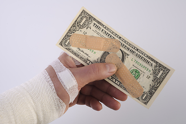 포토 JPG 해외이미지 컨셉 돈 사람없음 달러 쪽지 미국 손상 간호사 도움 수리 상처 싱글 만들기 슛 고정 찢어짐 나누기 다리찢기 계산서 고립 석고 자금 해외202004 해외포토 북아메리카 모션 금융 의료진 수학 재산 사칙연산 파일형식 이미지허브