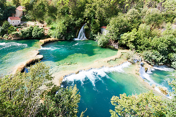 포토 JPG 해외이미지 나무 식물 공원 호수 야생동물 여행 잎 자연 표면 휴가 국립공원 풍경 사람없음 초록색 물 여름 빛 강 햇빛 반사 계곡 산책 폭포 하이킹 나뭇가지 황무지 숲 시골집 크로아티아 유지 판잣집 해외202004 해외포토 자연요소 동물 계절 공공시설 유럽 컬러 레저 휴식 주택 태양 생태계 파일형식 이미지허브