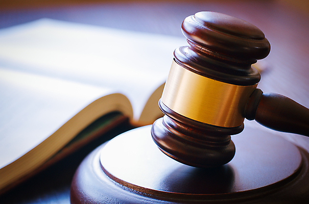 포토 JPG 해외이미지 근접촬영 사람없음 오브젝트 법 의사봉 재판 법전 해외202004 해외포토 뷰포인트 책 파일형식 이미지허브