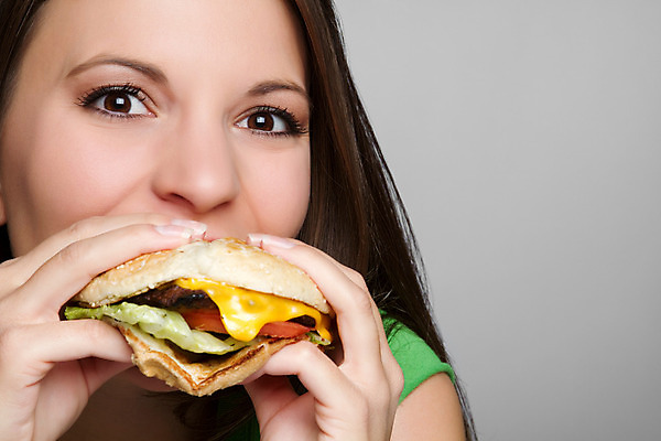 포토 JPG 해외이미지 여자 행복 얼굴 음식 다이어트 회색배경 치즈 갈색머리 패스트푸드 샌드위치 관리 한명 20대 성인 마주보기 저녁식사 기쁨 햄버거 잡기 먹기 배고픔 토막 점심식사 번 치즈버거 해로움 카피스페이스 해외202004 해외포토 1 헤어스타일 감정 빵 백그라운드 컨셉 모션 유제품 건강 사람 청년 신체부위 식사 공백 회색 인스턴트 파일형식 이미지허브