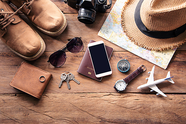 포토 JPG 해외이미지 라이프스타일 디자인 옷 안경 여행 백그라운드 신발 컨셉 지도 장신구 모바일 휴가 사람 사람없음 목재 파란색 스마트폰 선글라스 세계 유행 카메라 여행가방 청바지 지갑 정상 모험가 스마트 손목시계 준비 여권 짐싸기 해외202004 해외포토 나무 잡화 시계 컬러 가방 재료 바지 생활 전자제품 핸드폰 스마트기기 파일형식 이미지허브