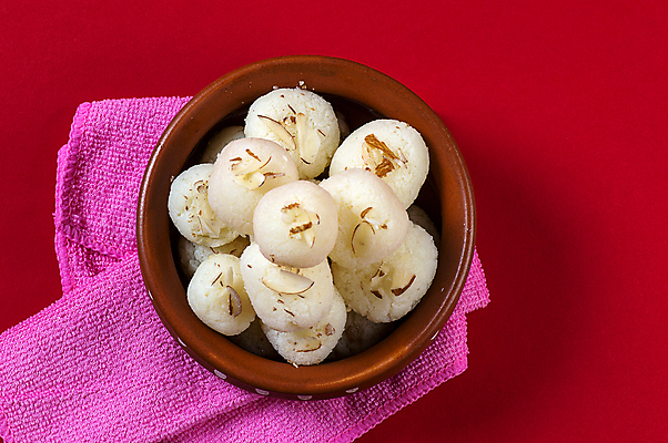 포토 JPG 해외이미지 디저트 사람없음 도자기 원형 사기그릇 냅킨 인도음식 라스굴라 해외포토 도형 그릇 음식 치즈 동양음식 파일형식 이미지허브