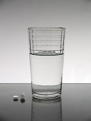 포토 JPG 해외이미지 음료 컨셉 유리 건강 병원 사람없음 치료 물 알약 약 반사 스파 침묵 고통 의사 물방울 신선 투명 액체 닫기 떨어짐 질병 약국 순수 두통 중독 제비 마약 해외202004 해외포토 자연요소 감정 의학 모션 재질 조류 소리 의료진 파일형식 이미지허브