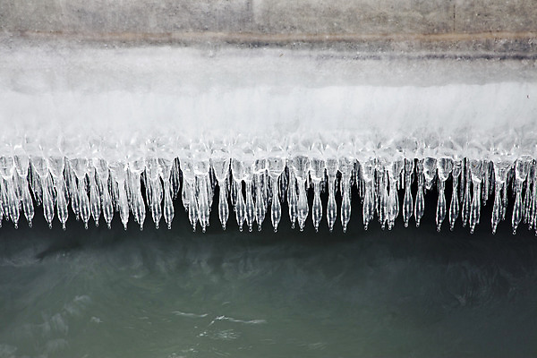 포토 JPG 해외이미지 계절 겨울 자연 날씨 풍경 사람없음 야외 물 냉동 얼음 추위 흰색 시원함 크리스탈 온도 고드름 해외202004 해외포토 자연요소 컬러 광석 생태계 파일형식 이미지허브