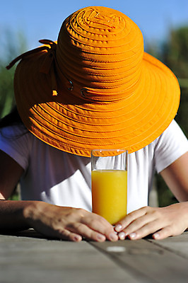 포토 JPG 해외이미지 라이프스타일 손 행복 얼굴 음료 다이어트 오렌지 과일 유리 휴가 휴식 건강 한명 컬러풀 주스 칵테일 내추럴 해외202004 해외포토 1 감정 컬러 컨셉 재질 주류 사람 생활 신체부위 파일형식 이미지허브