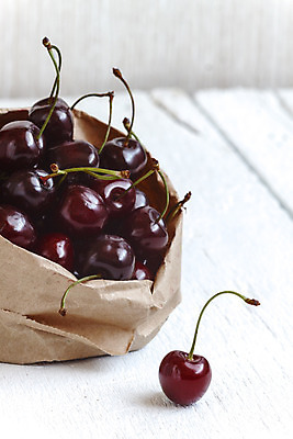 포토 JPG 해외이미지 열매 종이 음식 백그라운드 컨셉 잎 다이어트 가방 과일 자연 탁자 디저트 건강 사람없음 목재 빨간색 세로 초록색 쇼핑 우주 수확 흰색 신선 체리 그룹 시장 달콤 정상 유기농 복고 내추럴 숙성 양피지 옛날 채식주의자 목차 해외202004 해외포토 나무 식물 웰빙 잡화 컬러 가구 농업 재료 맛 생태계 채식 파일형식 이미지허브