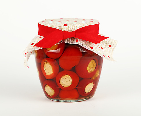 포토 JPG 해외이미지 1 전통 리본 음식 백그라운드 겨울 채소 유리 고추 피망 치즈 사람없음 옆모습 장식 빨간색 뚜껑 흰색 시골 직물 뜨거움 항아리 닫기 정상 유기농 매움 피클 각도 캔버스 내추럴 폭식 절임 핸드메이드 해외202004 해외포토 웰빙 계절 뷰포인트 컬러 모션 재질 유제품 도자기 맛 파일형식 이미지허브