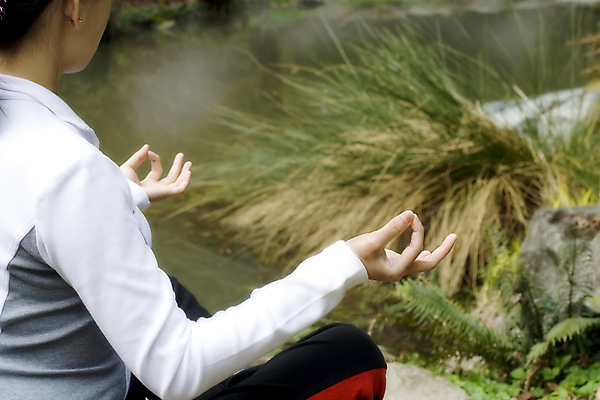 포토 JPG 해외이미지 여자 요가 휴식 건강 앉기 사람없음 운동 명상 해외202004 해외포토 웰빙 컨셉 모션 사람 파일형식 이미지허브