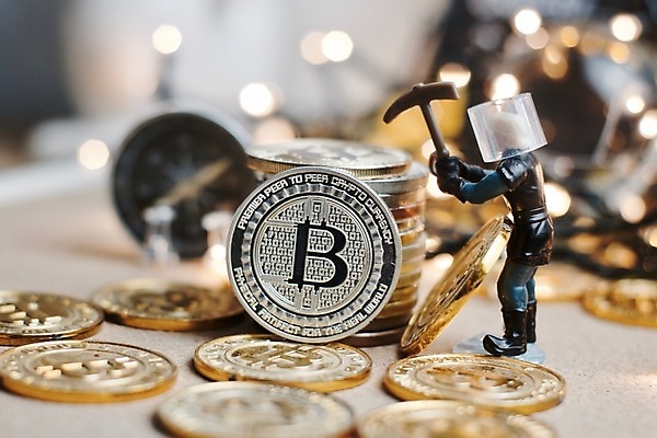 포토 JPG 해외이미지 크리스마스 돈 인터넷 비즈니스 휴가 전등 안전 사람없음 금융 동전 저축 발굴 무역 보안 결제 가치 광부 해외202004 해외포토 직업 기념일 산업 조명 경제 재산 파일형식 이미지허브