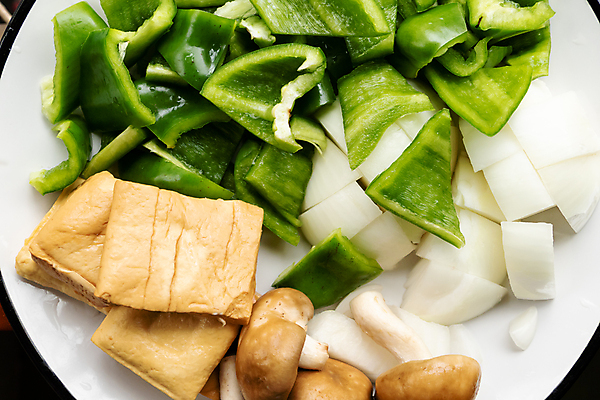 포토 JPG 해외이미지 접시 음식 백그라운드 다이어트 채소 재료 양파 건강 요리 동양인 사람없음 초록색 식사 저녁식사 버섯 샐러드 흰색 신선 맛 유기농 두부 후추 점심식사 채식주의자 비건 해외202004 해외포토 식기 웰빙 컬러 컨셉 인종 향신료 채식 파일형식 이미지허브