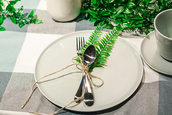 포토 JPG 해외이미지 식기 접시 음식 결혼 포크 크리스마스 유리 탁자 사람없음 장식 파티 식당 식사 저녁식사 식탁보 흰색 축하 칼 아침식사 은색 냅킨 서빙 설정 점심식사 해외202004 해외포토 기념일 컬러 가구 컨셉 재질 이벤트 상점 파일형식 이미지허브