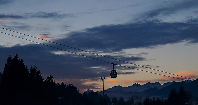 포토 JPG 해외이미지 계절 유럽 스포츠 여행 겨울 교통시설 자동차 자연 하늘 스키 산 풍경 경사 사람없음 야외 파란색 계곡 보라색 일몰 추위 흰색 오스트리아 곤돌라 엘리베이터 휴양지 알프스 리프트 해외202004 해외포토 나라 육상교통 컬러 교통 겨울스포츠 노을 장소 시설 생태계 파일형식 이미지허브