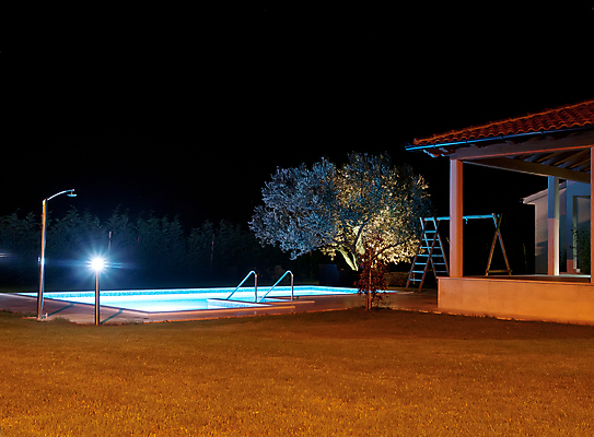 포토 JPG 해외이미지 나무 여행 건축양식 자연 호텔 휴가 휴식 바닥 수영장 건강 손잡이 풍경 사람없음 야외 건물 목재 장식 물 파란색 빛 정원 수영 목욕 젖음 신선 뜨거움 야간 시원함 빌라 휴양지 해외202004 해외포토 자연요소 식물 건축물 건축 컬러 컨셉 재료 숙소 주택 청결 장소 수상스포츠 생태계 파일형식 이미지허브