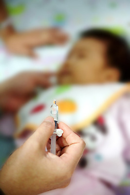 포토 JPG 해외이미지 백인 직업 라이프스타일 손 응시 여자 어린이 가족 청진기 엄마 건강 병원 주사기 한명 사람 소년 약 고통 시험 환자 간호사 의사 흰색 아기 입 질병 작음 혀 주사약 걸음마 돌봄 소아과의사 천진난만 치료사 해외202004 해외포토 서양인 1 시선 교육 남자 감정 컬러 컨셉 의학 관계 의료기기 모션 생활 신체부위 의료진 크기 파일형식 이미지허브