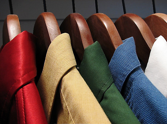 포토 JPG 해외이미지 드레스 옷 셔츠 비즈니스 매달리기 사람없음 목재 빨간색 파란색 컬러풀 노란색 유행 상점 검은색 흰색 면 장롱 선택 옷걸이 실크 쇼핑몰 옷가게 소매 슈퍼마켓 재단 스타일 해외202004 해외포토 나무 컬러 가구 컨셉 상의 재료 모션 직물 파일형식 이미지허브