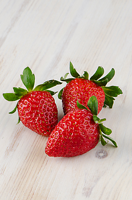 포토 JPG 해외이미지 딸기 실내 사람없음 달콤 흰배경 해외202004 해외포토 백그라운드 과일 내부 흰색 맛 파일형식 이미지허브