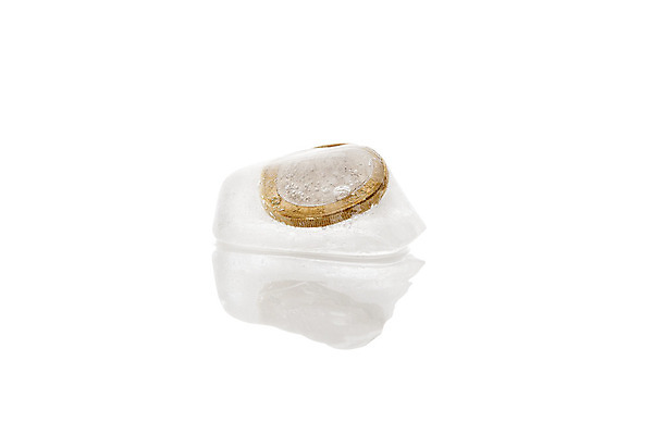 포토 JPG 해외이미지 1 유럽 백그라운드 컨셉 돈 비즈니스 추상 사람없음 가로 금융 경제 반사 냉동 얼음 동전 블록 추위 유로 흰색 신선 절약 투명 액체 큐브 싱글 흰배경 투자 상업 파산 고립 해외202004 해외포토 자연요소 나라 컬러 무늬 재산 파일형식 이미지허브