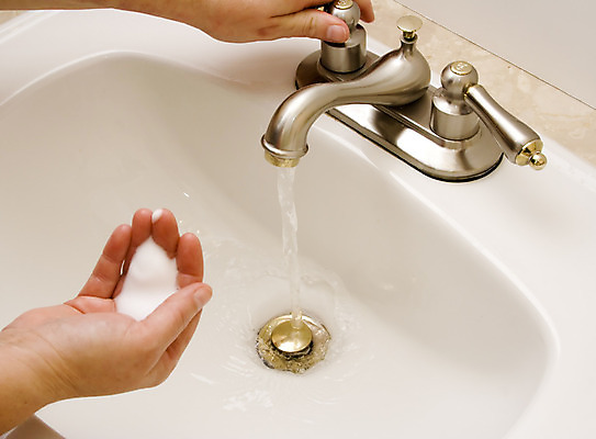 포토 JPG 해외이미지 손 손가락 건강 손바닥 사람없음 물 달리기 청결 거품 젖음 추위 흰색 수비 붓기 위생 빨래 질병 갈증 순수 싱크대 수도꼭지 화장실 예방 먼지 비누 변기 닦기 박테리아 소독 살균 해외202004 해외포토 자연요소 컬러 컨셉 가사 의학 모션 신체부위 위생용품 개수대 파일형식 이미지허브