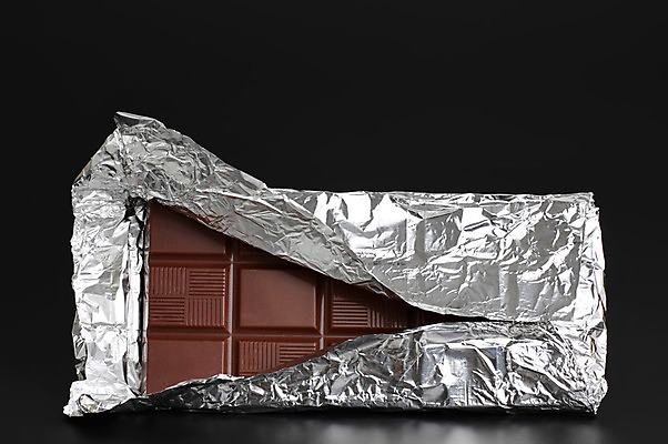 포토 JPG 해외이미지 음식 포장 사람없음 갈색 초콜릿 검은색 우유 대접 바 오픈 달콤 맛 은색 큼 정사각형 고립 알루미늄 해외202004 해외포토 도형 컬러 컨셉 디저트 유제품 크기 파일형식 이미지허브