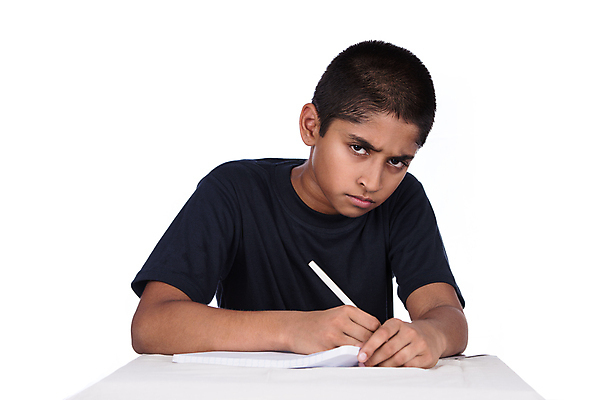 포토 JPG 해외이미지 학생 교육 행복 종이 어린이 남학생 생각 교실 학교 탁자 미래 스트레스 주택 건강 창조 한명 사람 소년 책 가로 초록색 스터디 독서 펜 기쁨 화물 표현 기록 퀴즈 집중 페이지 문제집 과부하 초보 해외202004 해외포토 1 남자 감정 컬러 가구 컨셉 건물 학습 필기구 운송업 파일형식 이미지허브