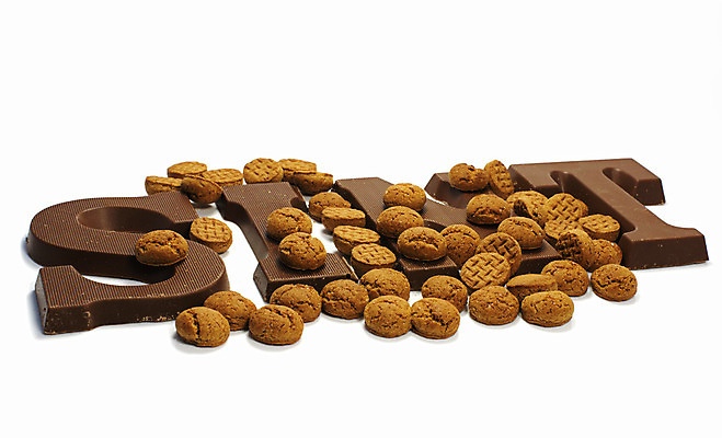 포토 JPG 해외이미지 캐릭터 전통 음식 휴가 사탕 이벤트 사람없음 단어 갈색 파티 쿠키 초콜릿 우유 맛 편지 네덜란드 벨기에 고립 해외202004 해외포토 문자 유럽 컬러 컨셉 디저트 유제품 서유럽 파일형식 이미지허브