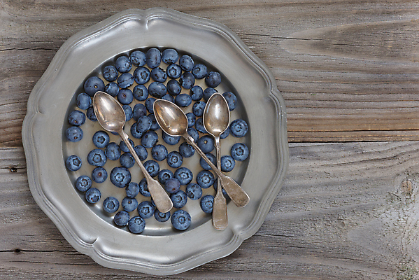 포토 JPG 해외이미지 식기 접시 열매 음식 농업 과일 자연 디저트 건강 사람없음 파란색 숟가락 수확 신선 달콤 은색 먹기 유기농 블루베리 흙더미 숙성 정물화 채식주의자 해외202004 해외포토 식물 웰빙 산업 컬러 모션 수저 흙 맛 그림 생태계 채식 파일형식 더미 이미지허브