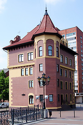 포토 JPG 해외이미지 외관 벽 건축양식 창문 유리 하늘 주택 사람없음 건물 도시 도심 해외202004 해외포토 건축물 건축 재질 파일형식 이미지허브