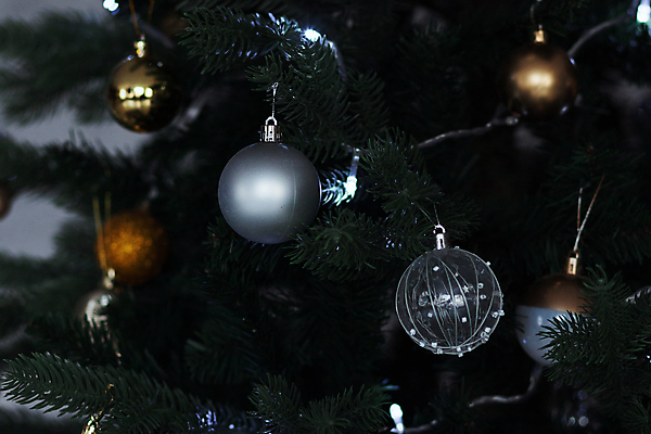 포토 JPG 해외이미지 나무 전통 디자인 계절 백그라운드 크리스마스 겨울 공 유리 추상 휴가 새로움 3 미술 사람없음 목재 장식 가로 빨간색 초록색 빛 우주 축제 장식볼 수확 흰색 나뭇가지 눈송이 화려 그룹 황금 보케 상록수 전나무 노엘 엘리먼트 여의주 해외202004 해외포토 식물 기념일 컬러 컨셉 무늬 농업 재료 재질 문화예술 눈_날씨 파일형식 이미지허브