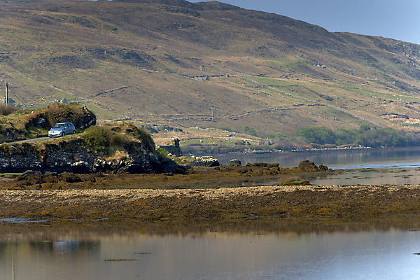 포토 JPG 해외이미지 도로 호수 여행 교통시설 자동차 자연 산 풍경 사람없음 야외 물 파란색 운전 자유 시골 승차 방향 언덕 아일랜드 통과 자동 수평선 해외202004 해외포토 자연요소 유럽 길 육상교통 컬러 교통 컨셉 모션 시설 생태계 파일형식 이미지허브