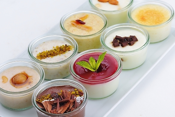 포토 JPG 해외이미지 쟁반 실내 종류 사람없음 여러개 다양 흰배경 푸딩 해외202004 해외포토 다수 백그라운드 디저트 내부 흰색 파일형식 이미지허브